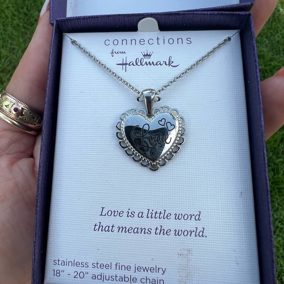 Connections from Hallmark Silver-tone Love Heart Pendant Necklace New in the Box - Picture 7 of 15